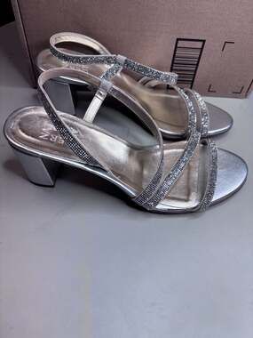 Naturalizer Vanessa3 Metallic Silver Rhinestone Block Heel Sandals size 8.5